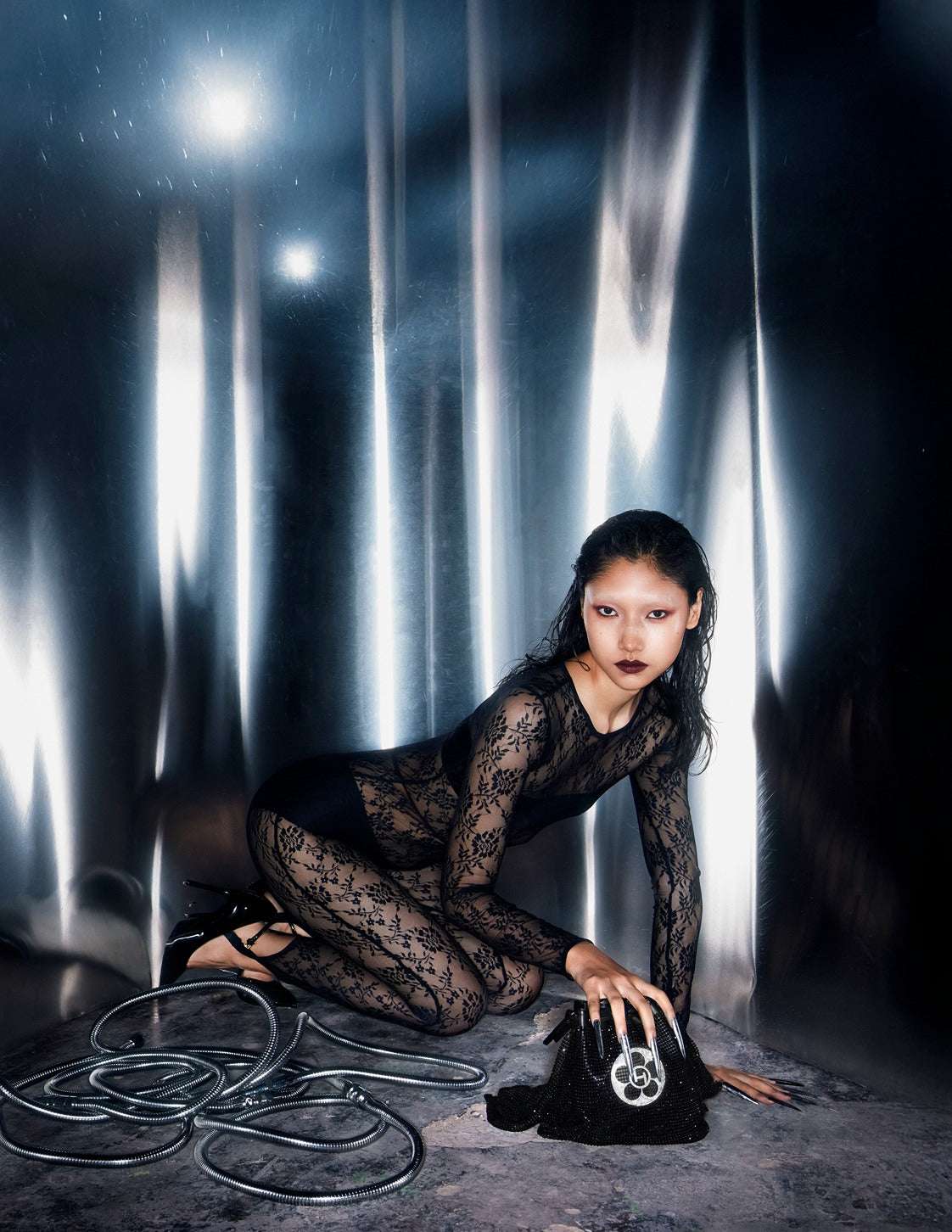 THE CRYSTAL POPPI BUCKET BAG IN MIDNIGHT BLACK