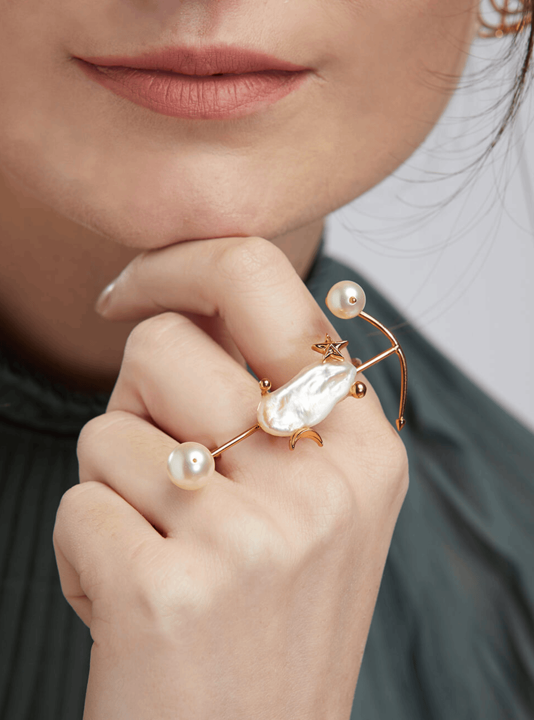 Pearls des Celeste Knuckle Ring