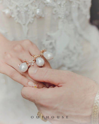 The Paloma Pearl Double Finger Ring