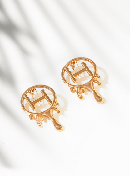 Drip "OH" Midi Earrings In Gold Finish