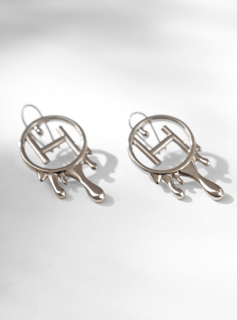 Drip "Oh" Mini Earrings